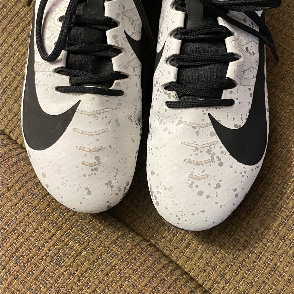 Nike Women's White And Silver Running Shoes. Good Condition. Size 8. - Picture 3 of 9